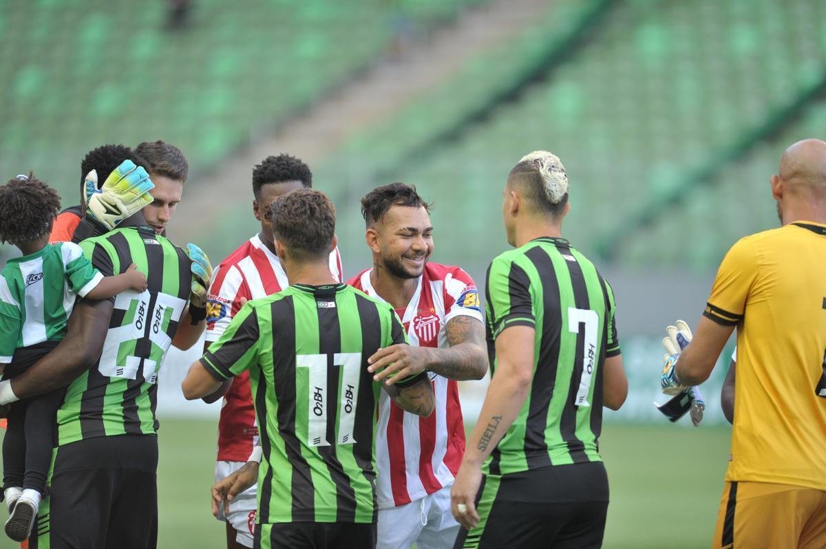 Veja fotos do jogo entre Amrica e Villa Nova