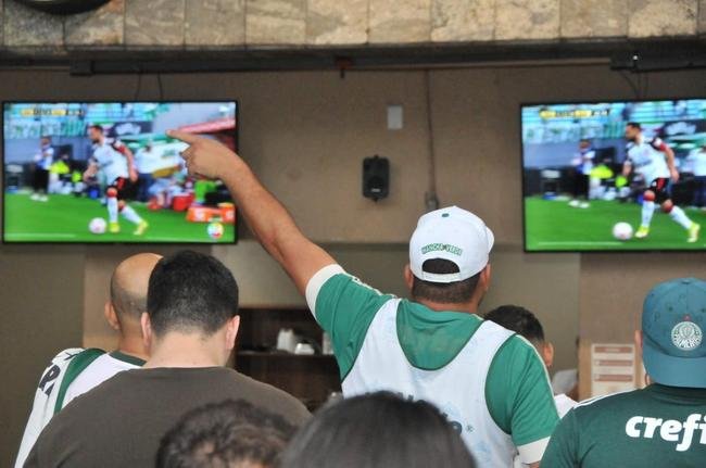 Movimentao grande em bares da capital mineira para o jogo decisivo