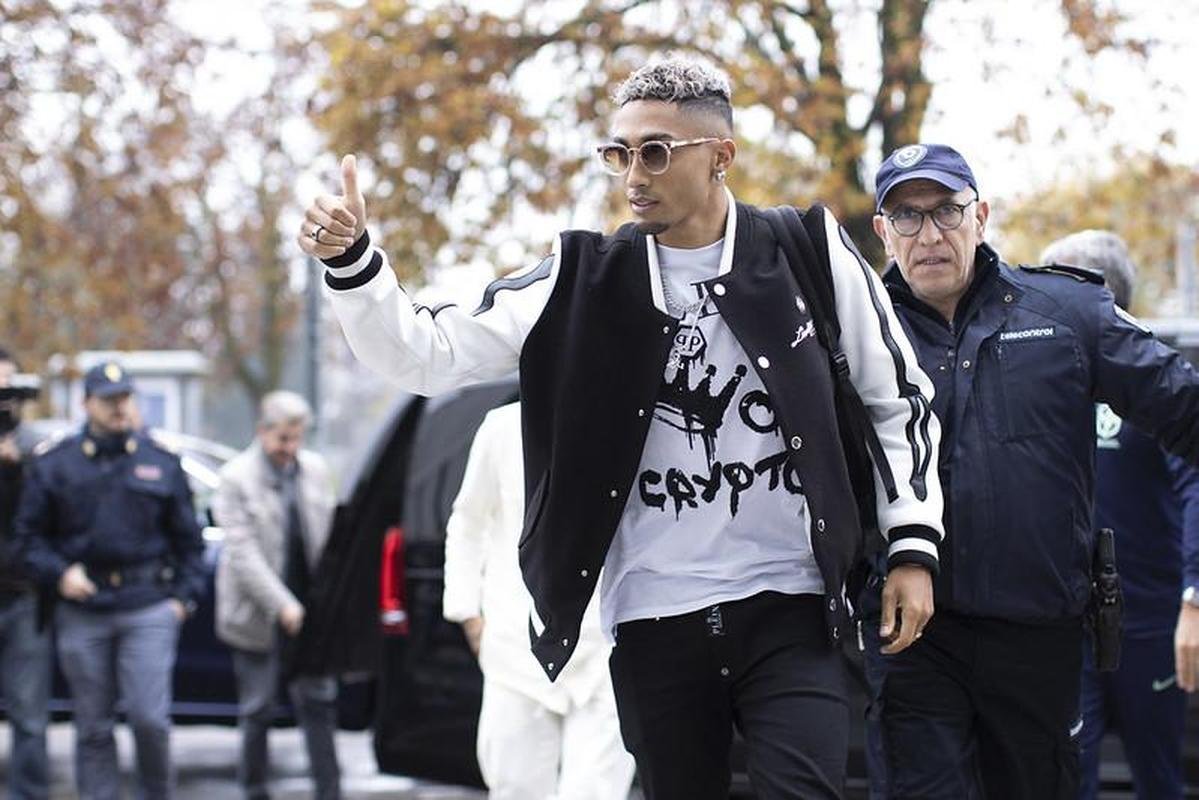 Nesta segunda-feira, os atletas que defendem clubes europeus comearam a se apresentar em Turim. Com isso, a Seleo Brasileira aguarda apenas a chegada de Marquinhos e Neymar 