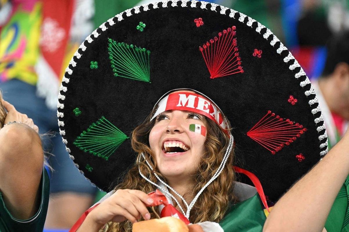 Imagens da torcida no jogo entre Mxico e Polnia pelo Grupo C da Copa do Mundo.