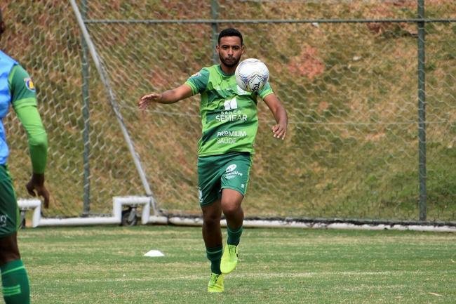 O Amrica segue com treinos preparatrios para a disputa do Campeonato Mineiro 2021. Comandados pelo auxiliar tcnico Mrcio Hahn, jogadores da base americana - e tambm os que tiveram menos oportunidades na temporada 2020 - realizam atividades voltadas ao Estadual.