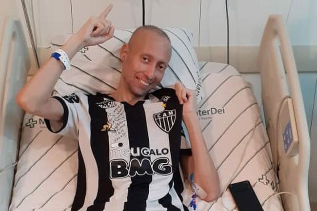 Felipe Silveira postou mensagem emocionante no Twitter e recebeu carinho de milhares de pessoas