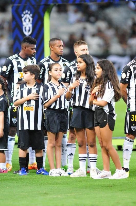 Mascotinhos do Atltico no jogo contra o Juventude, no Mineiro, pelo Campeonato Brasileiro de 2022