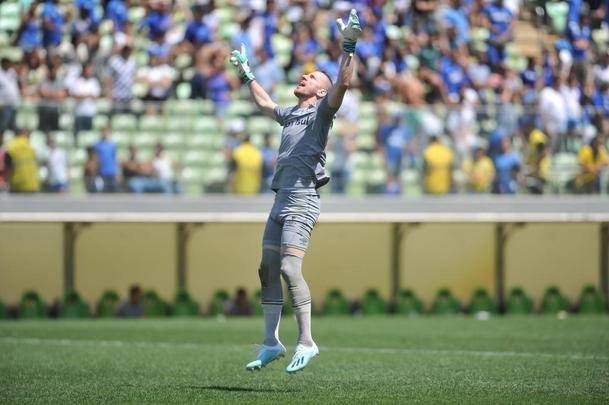 Na reta final do jogo, Grmio ampliou para 4 a 1 e jogadores como Thiago Neves e Edilson foram muito vaiados, assim como o vice-presidente de futebol Itair Machado
