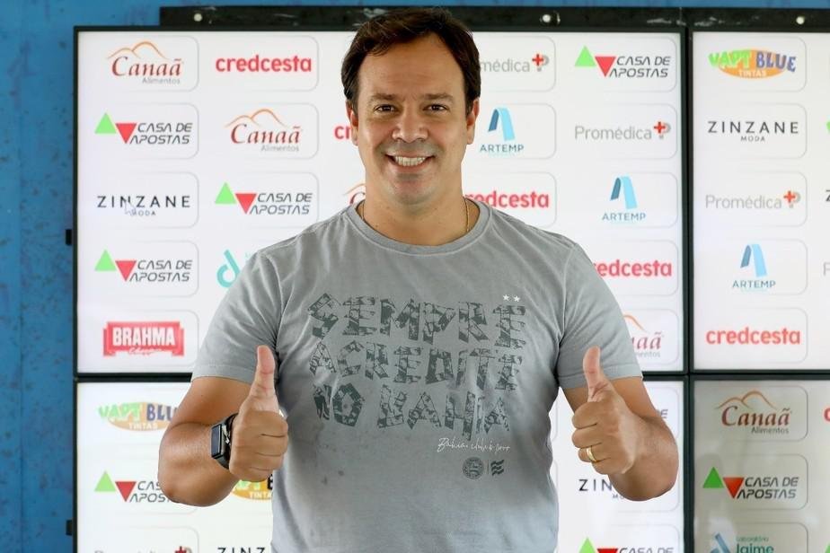Após a saída de Mano Menezes, o Bahia contratou o técnico Dado Cavalcanti, que tem como missão salvar a equipe do rebaixamento à Série B.