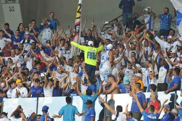 Torcida do Cruzeiro compareceu em bom nmero ao Mineiro para partida contra o Vitria pelo Brasileiro