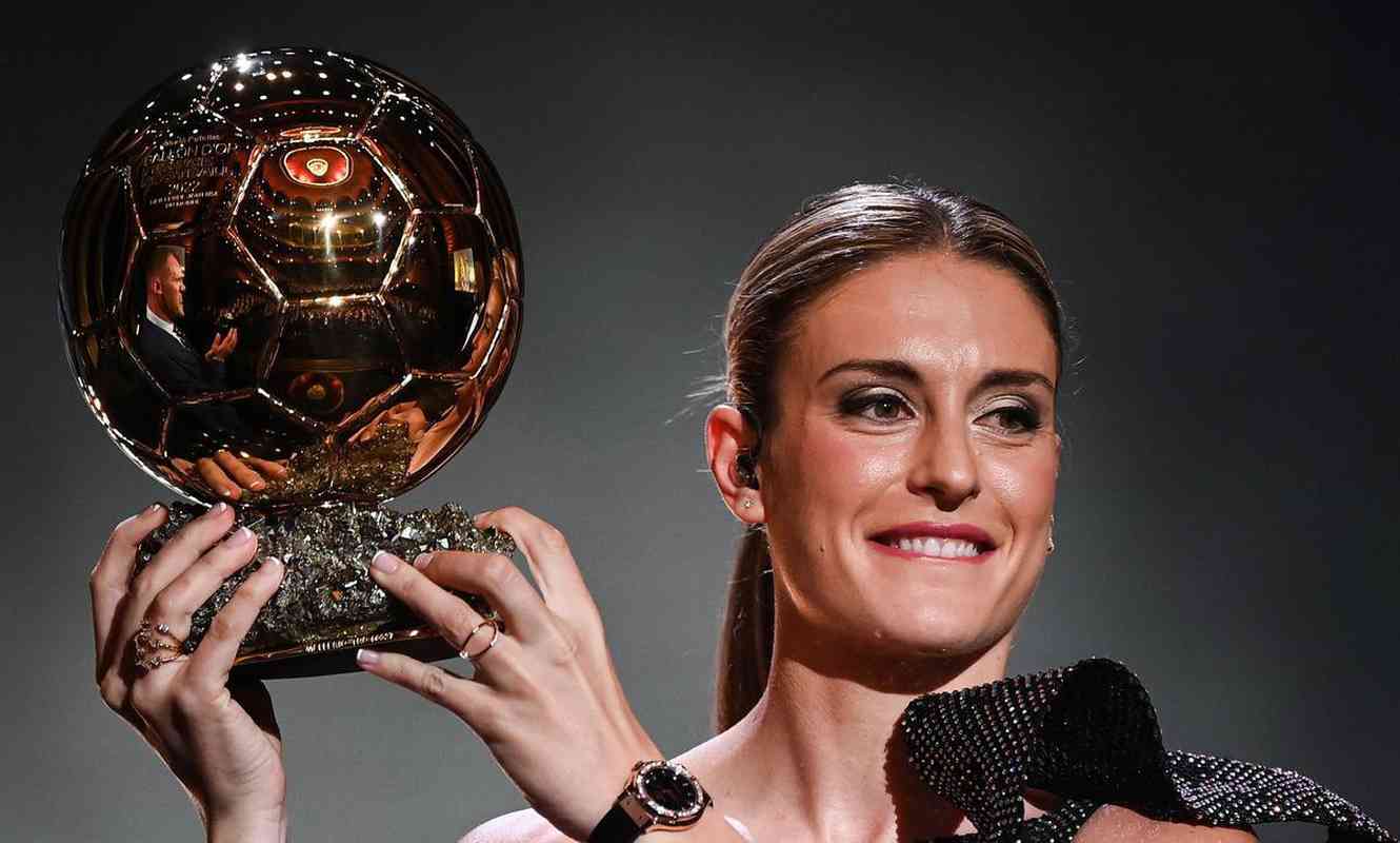 Alexia Putellas, do Barcelona, foi eleita pela segunda vez a melhor jogadora do mundo no prmio Bola de Ouro da France Football