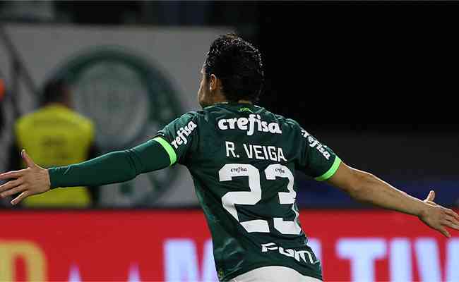 Raphael Veiga alcanou mais uma marca pelo Palmeiras, chegando ao seu 11 gol em 21 jogos