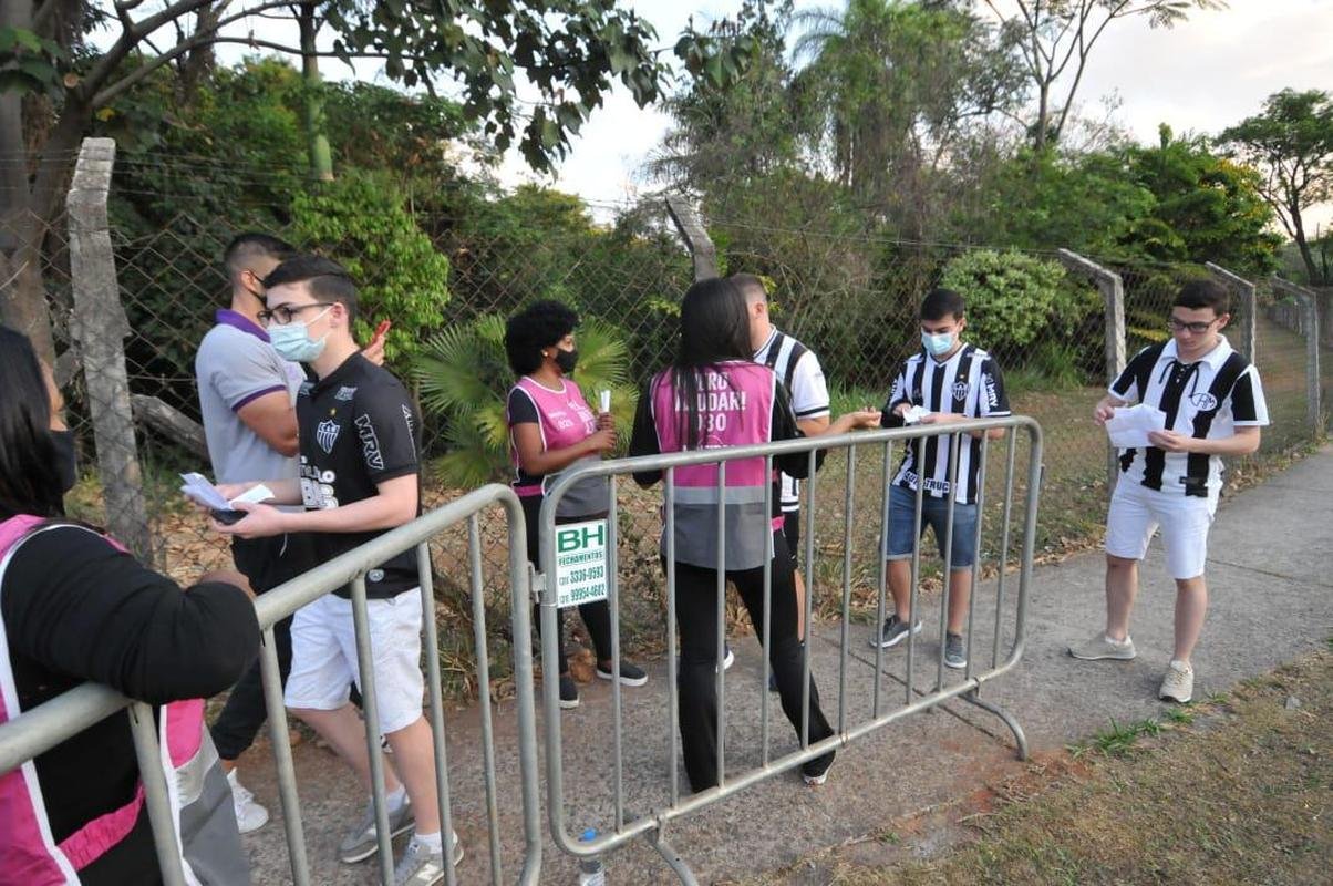 Fotos da torcida do Atltico no pr-jogo contra o Palmeiras no Mineiro