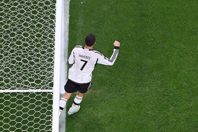 Pela primeira rodada do Grupo E da Copa do Mundo, Alemanha e Japo se enfrentam no  Estdio Internacional Khalifa, em Doha