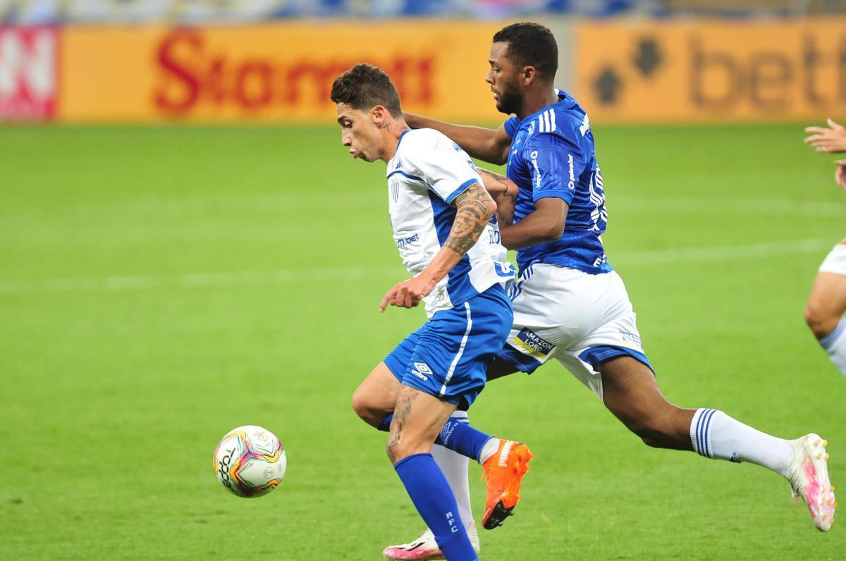 Fotos do jogo entre Cruzeiro e Ava, no Mineiro, pela 11 rodada da Srie B do Brasileiro