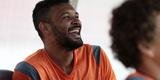 Jogadores do Santa Cruz treinaram no est�dio do Arruda, j� apresentando trabalhos com bola no gramado, sob a supervis�o do t�cnico Itamar Sch�lle. Todos os atletas e os membros da comiss�o t�cnica seguem submetidos �s medidas de afastamento social.
