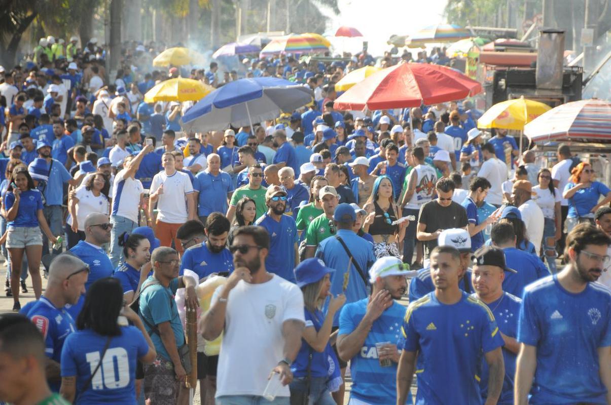 Cruzeiro x Bahia: fotos da torcida da Raposa no Mineiro