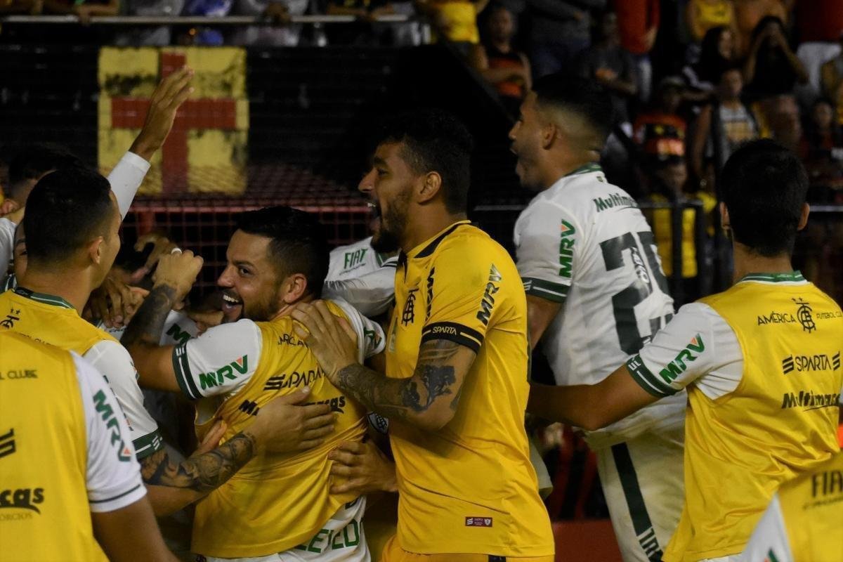 Fotos da vitria do Amrica sobre o Sport, por 2 a 0, na Ilha do Retiro, pela Srie B