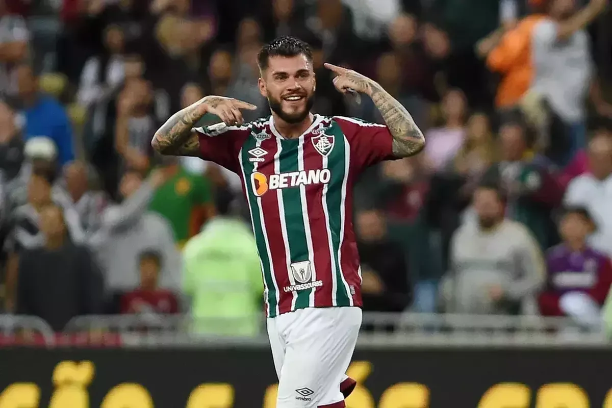 Nathan - Tinha acordo encaminhado com o Fluminense por uma renovao de emprstimo, mas no se reapresentou ao clube carioca e manifestou o desejo de seguir no Atltico, mesmo fora dos planos de Coudet. Galo busca novo destino para o meia-atacante.