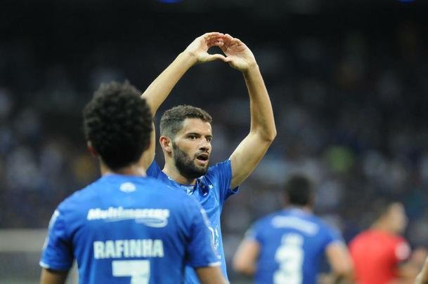 Fotos do jogos entre Cruzeiro e Deportivo Lara no Mineiro