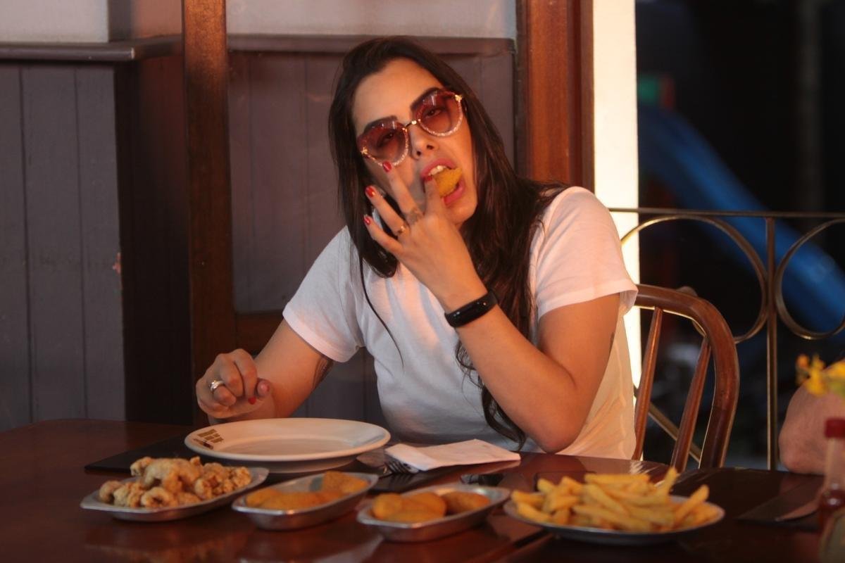 Na primeira vez de Larissa Riquelme em Belo Horizonte, levamos a modelo e apresentadora paraguaia para um verdadeiro banquete de pratos tpicos da culinria mineira. E ela adorou!