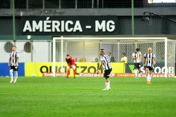 Marcos Jnior virou no final e deu vitria ao Vasco, por 2 a 1, sobre o Atltico