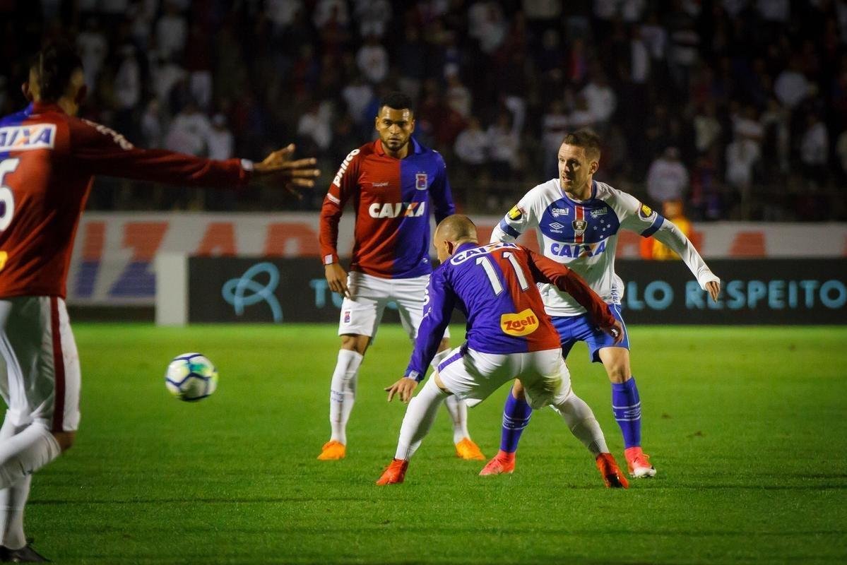 Fotos de Paran x Cruzeiro, na Vila Capanema, em Curitiba, pela 12 rodada do Campeonato Brasileiro