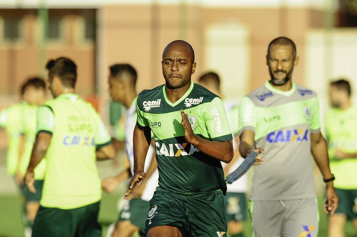 Rafael Jata (volante) - contratado em janeiro de 2017, fez apenas quatro partidas no ano. Em 2018, vestir a camisa do Botafogo-PB.