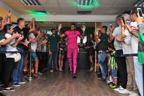 Coleo de uniformes do Amrica da temporada 2019. Clube adotou marca prpria, a Sparta. Por isso, desfile na loja do clube, no shopping Boulevard, em BH, foi ao estilo espartano