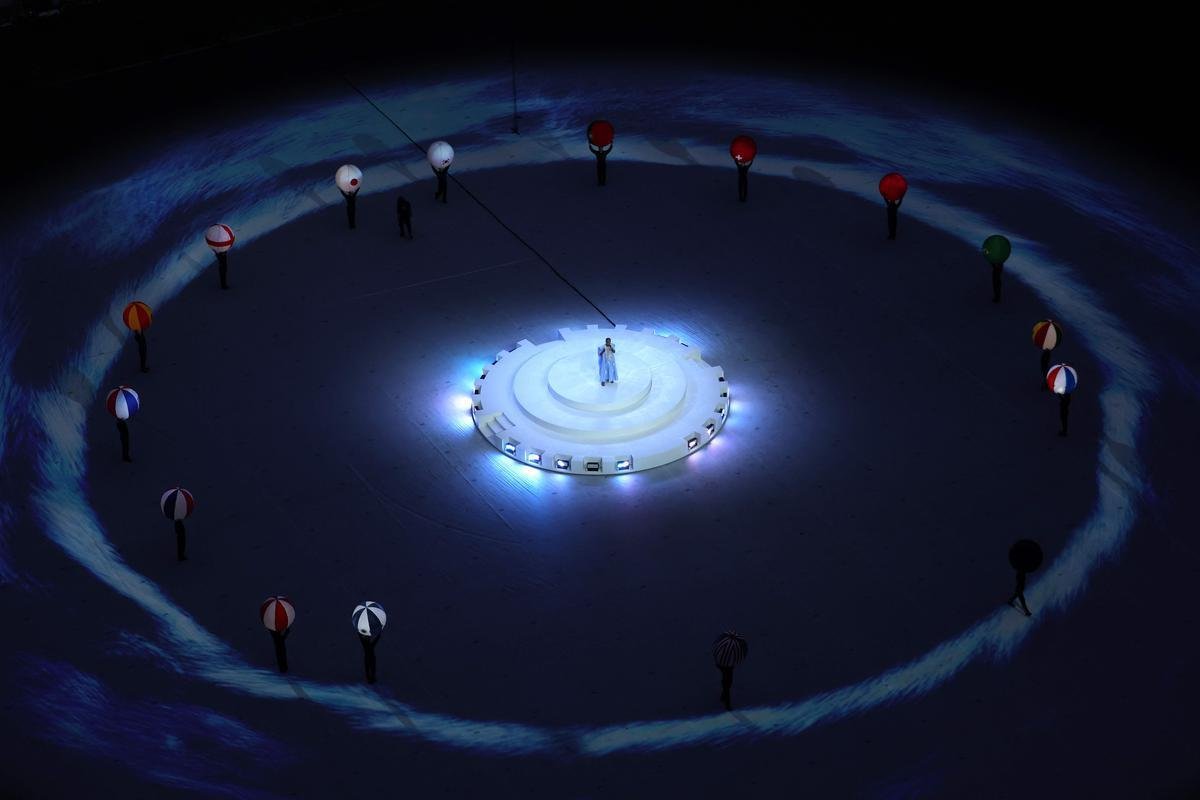 Fotos da cerimnia de encerramento da Copa do Mundo de 2022, no Catar, no Estdio Icnico de Lusail, antes do duelo entre Argentina e Frana