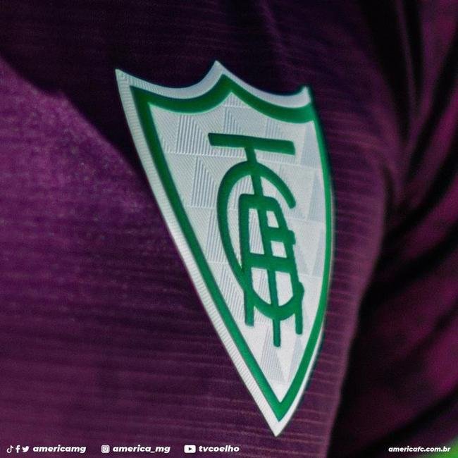 O Amrica apresentou a nova camisa 1 de 2023 para jogadores de linha e goleiros
