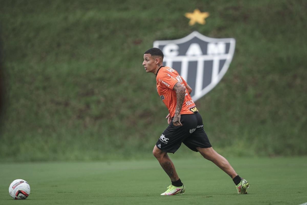 O Atltico realizou, nesta quinta-feira (10), a primeira atividade visando o clssico com o Amrica, vlido pela 5 rodada do Campeonato Mineiro. Com titulares em campo, o time de 'El Turco' Mohamed trabalhou para o confronto que ser disputado s 16h30 do sbado (12), no Estdio Independncia, em Belo Horizonte.