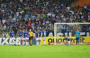 Fotos do duelo entre Cruzeiro e CSA, no Mineiro, pela 35 rodada do Brasileiro