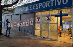 Torcedores do Cruzeiro realizaram protesto com hamsters e 'varal de procurados' no Barro Preto