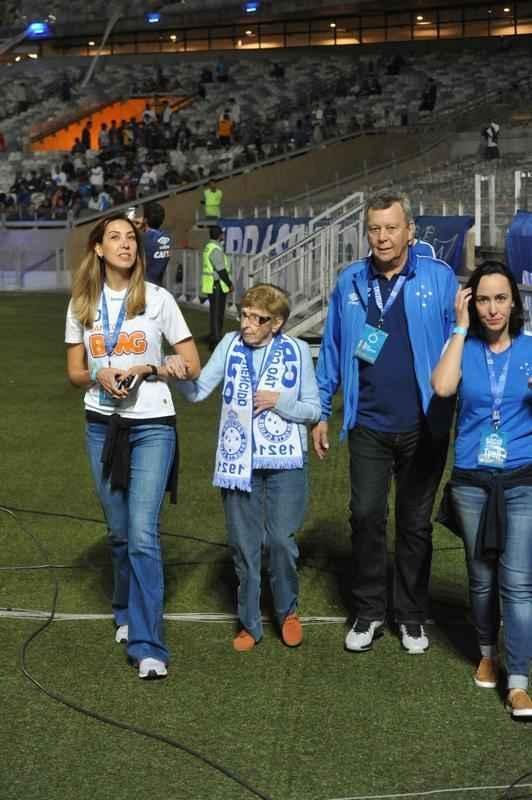 Chegada das torcidas de Cruzeiro e Grmio ao Mineiro para a semifinal da Copa do Brasil