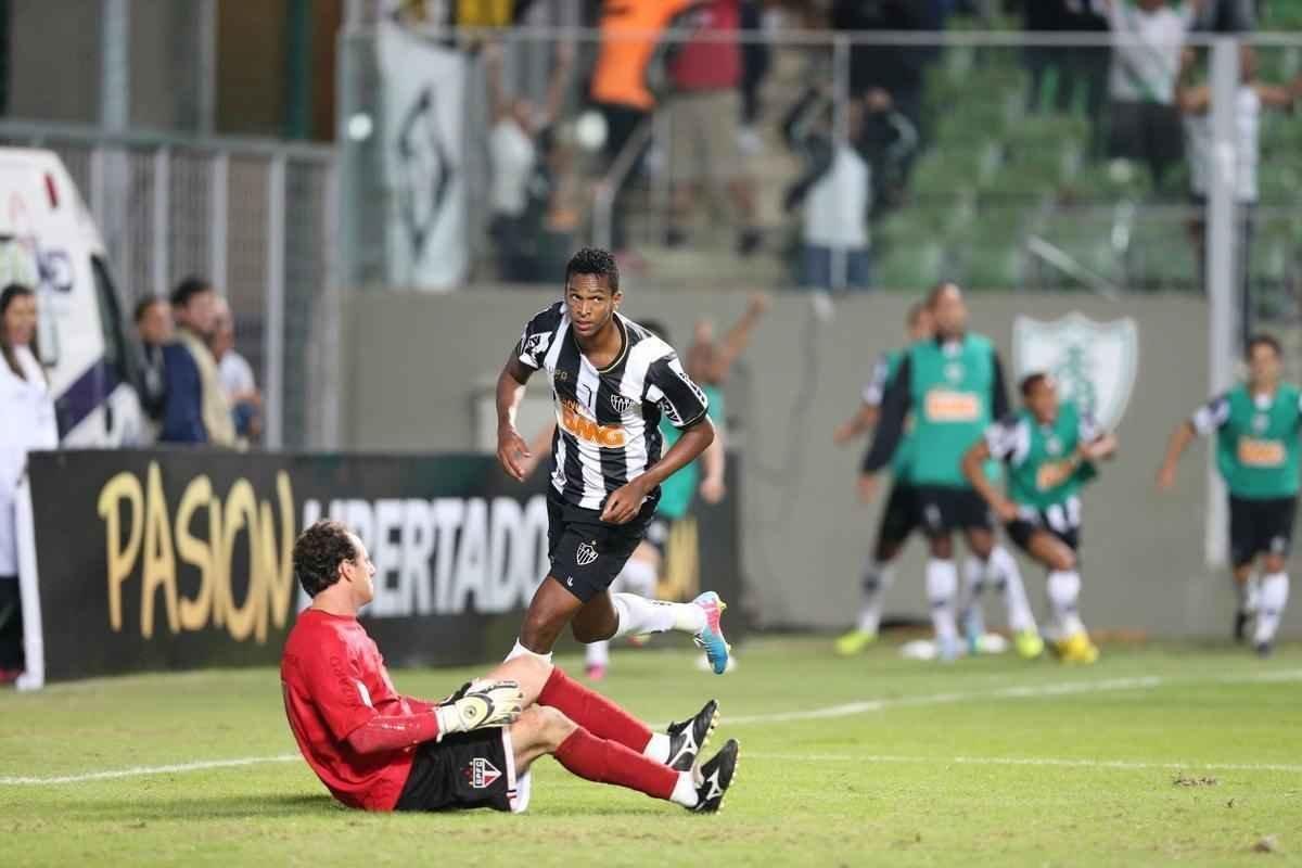 No jogo de volta, no Independência, o Galo atropelou o São Paulo. Venceu por 4 a 1. Ronaldinho Gaúcho se explicou sobre as declarações de treino na partida da fase de grupos: 'Eles entenderam errado quando eu dei aquela declaração. Falei que a equipe deles tinha um objetivo, encarava como tudo ou nada, e para nós não ia interferir em nada na nossa caminhada. A gente já era o primeiro colocado', disse. Mas o ídolo do Atlético não perdeu a oportunidade de provocar mais uma vez: 'Usaram aquilo como motivação, mas eu vou aproveitar a deixa: quando está valendo, está valendo.'
