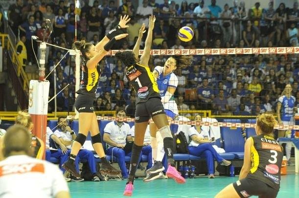 Minas x Praia: veja fotos da primeira partida da final