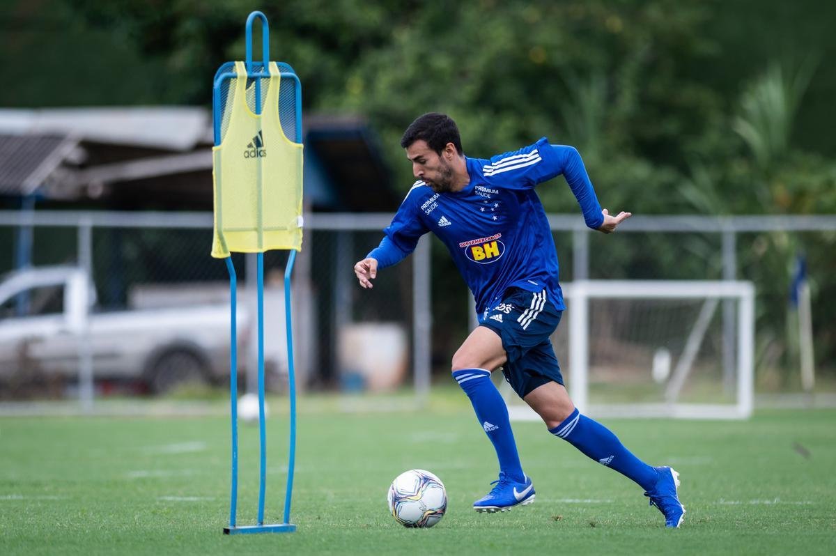 Imagens do primeiro dia de pr-temporada do Cruzeiro, na Toca da Raposa II