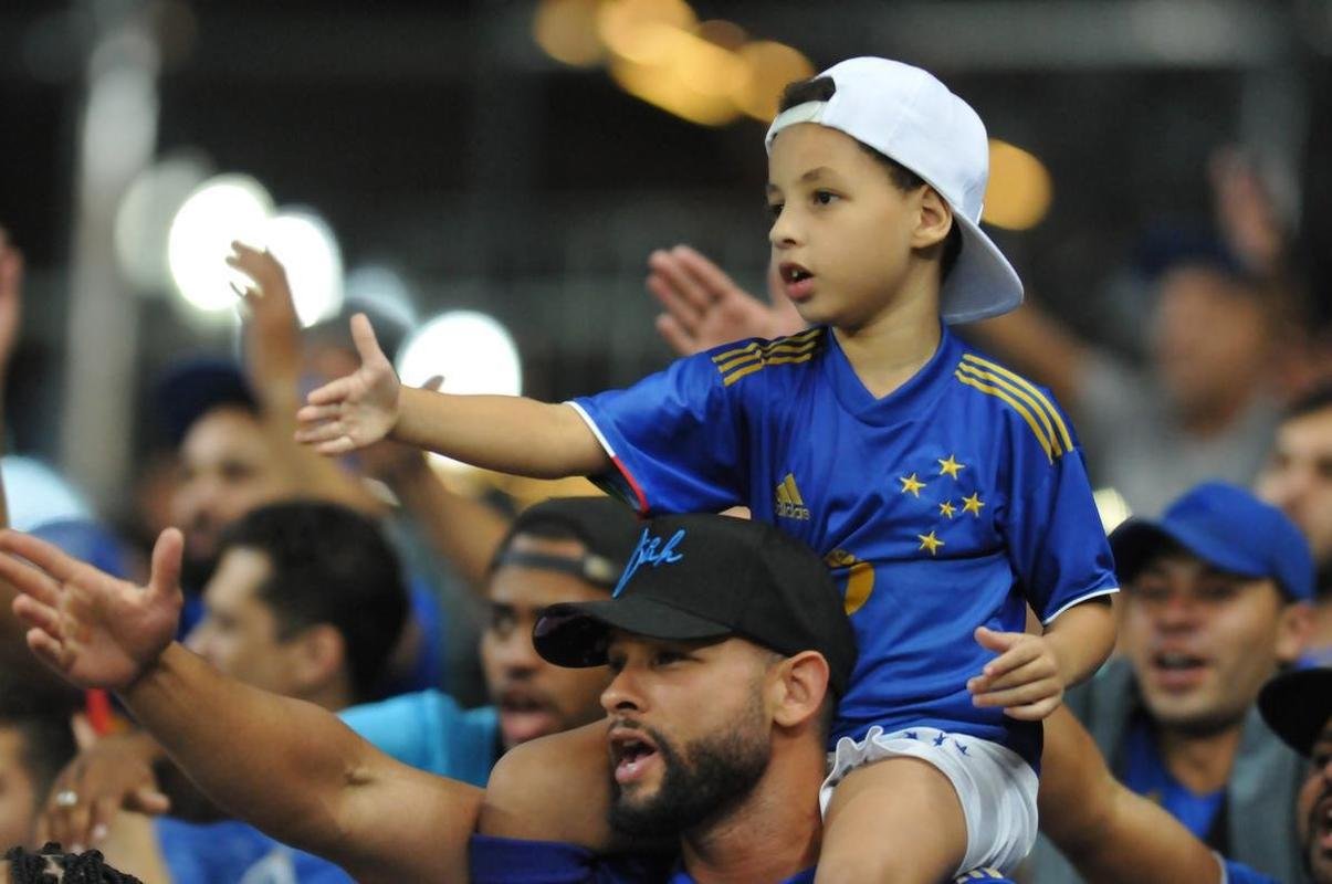 Fotos do jogo entre Cruzeiro e Londrina, no Mineiro, em Belo Horizonte, pela quarta rodada da Srie B do Brasileiro