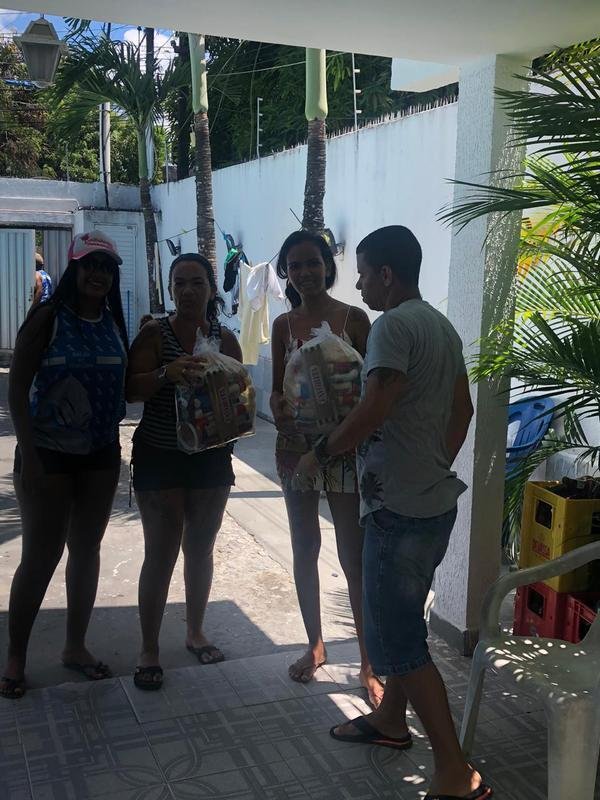 Ato da entrega das doações conquistadas através do leilão