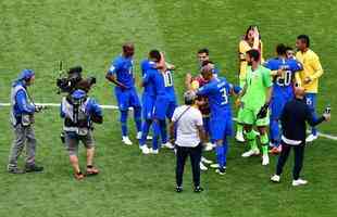 Neymar chorou aps marcar o segundo gol do Brasil na vitria por 2 a 0 sobre a Costa Rica