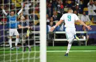 Goleiro Loris Karius, do Liverpool, vacilou na sada de bola, e Benzema, do Real, aproveitou para roubar a bola e abrir o placar na final: 1 a 0