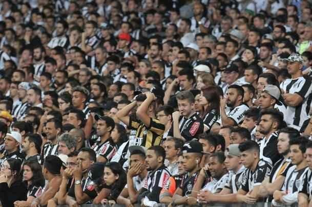 Torcedores do Atltico saram decepcionados do Mineiro com derrota por 3 a 1, e ouviram festa gremista