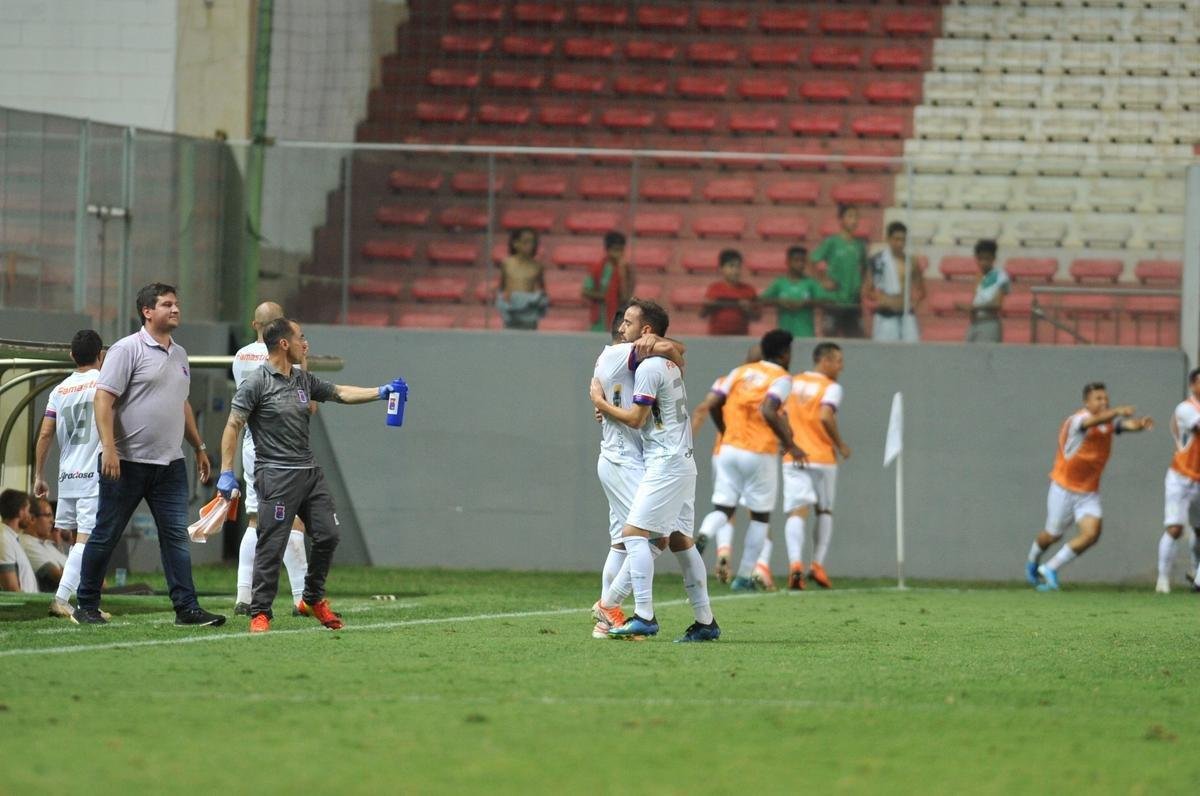 Amrica e Paran Clube se enfrentam pela 33 rodada da Srie B, no Horto