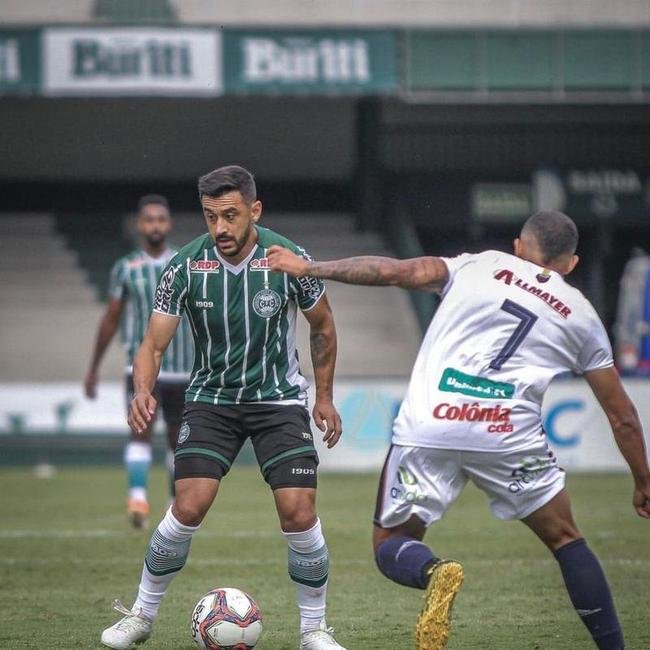 Robinho (Coritiba) - Jogou no Cruzeiro entre 2016 e 2020