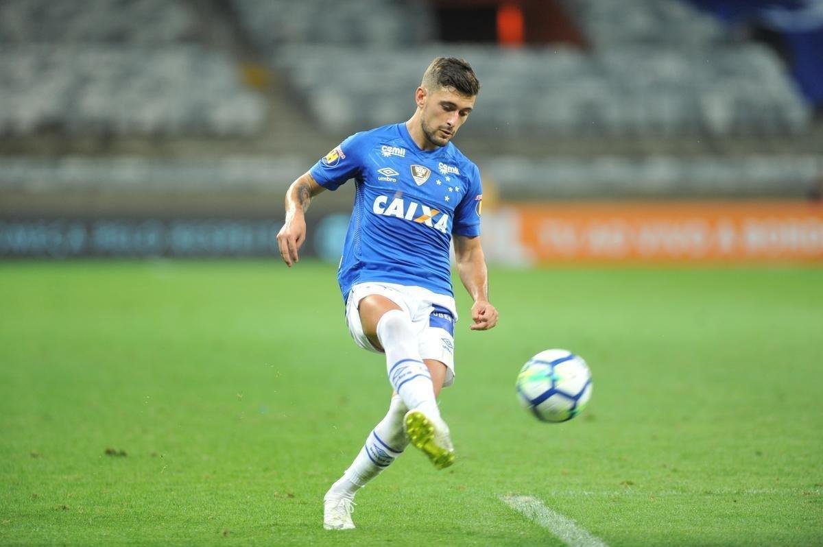 Imagens do duelo entre Cruzeiro e Internacional, no Mineiro, pela 22 rodada do Brasileiro 