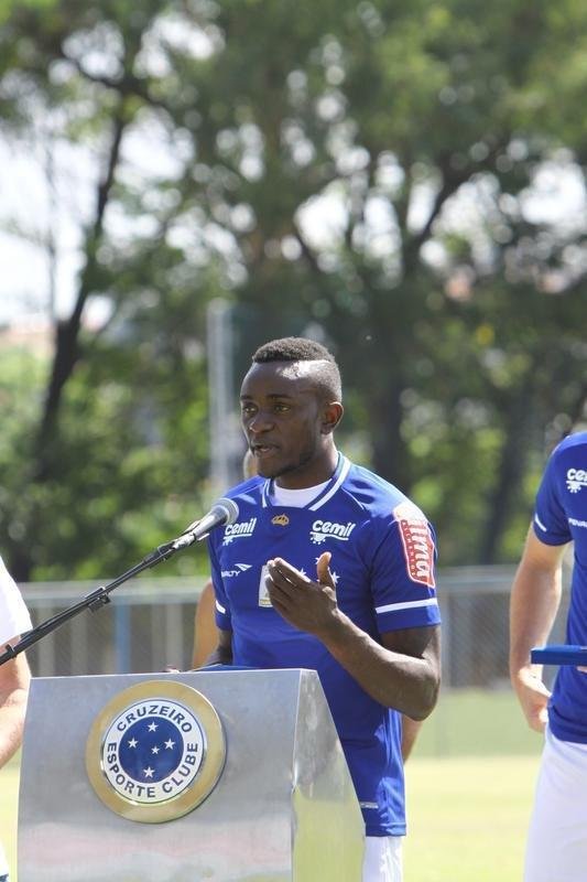2015 - Joel (atacante): fez bom Campeonato Brasileiro pelo Coritiba em 2014, quando marcou oito gols em 20 apresentaes, e foi adquirido pelo Cruzeiro ao Londrina por R$ 2,5 milhes. Contudo, nunca conseguiu se firmar no clube e foi vrias vezes emprestado (Santos, Botafogo e Ava) at ficar em definitivo no Martimo, de Portugal.