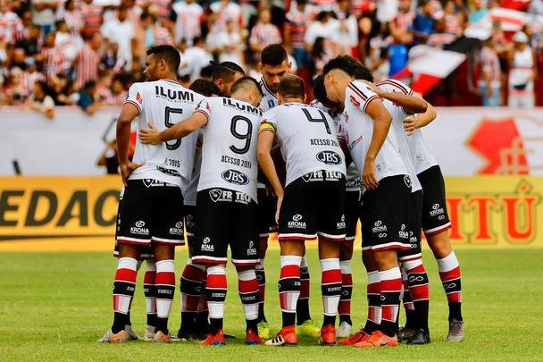 Santa Cruz e Bahia se enfrentaram no Arruda e empataram sem gols na estreia da Copa do Nordeste, em jogo que foi recheado de homenagens a Tiago Cardoso