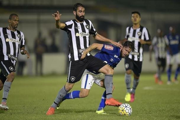 Fotos de Botafogo x Cruzeiro, no Estdio Luso-Brasileiro, pelo jogo de ida das oitavas de final da Copa do Brasil