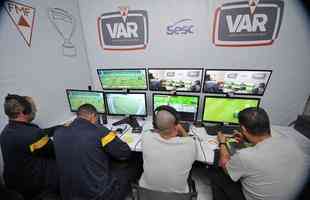 Fotos da sala do VAR (rbitro assistente de vdeo) no Independncia