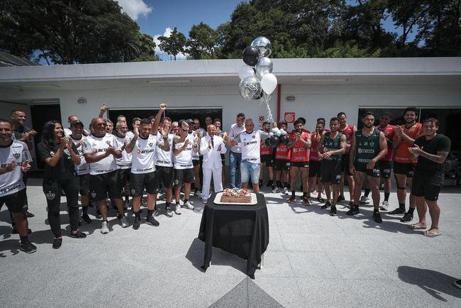 Comemorao pelo aniversrio do Galo e treino