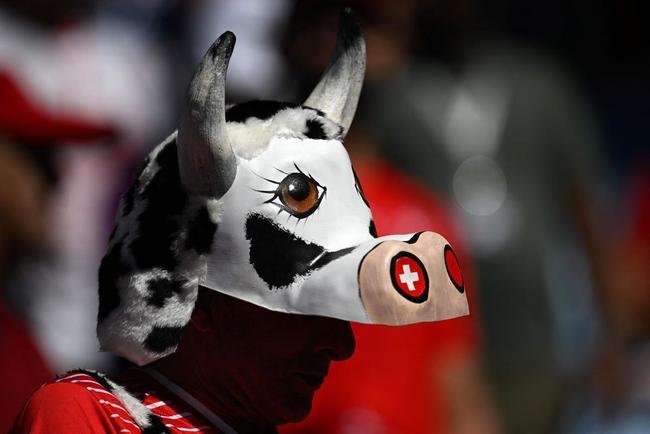 Pela primeira do Grupo G da Copa do Mundo, Sua e Camares duelam no Estdio Al-Janoub, em Al-Wakrah