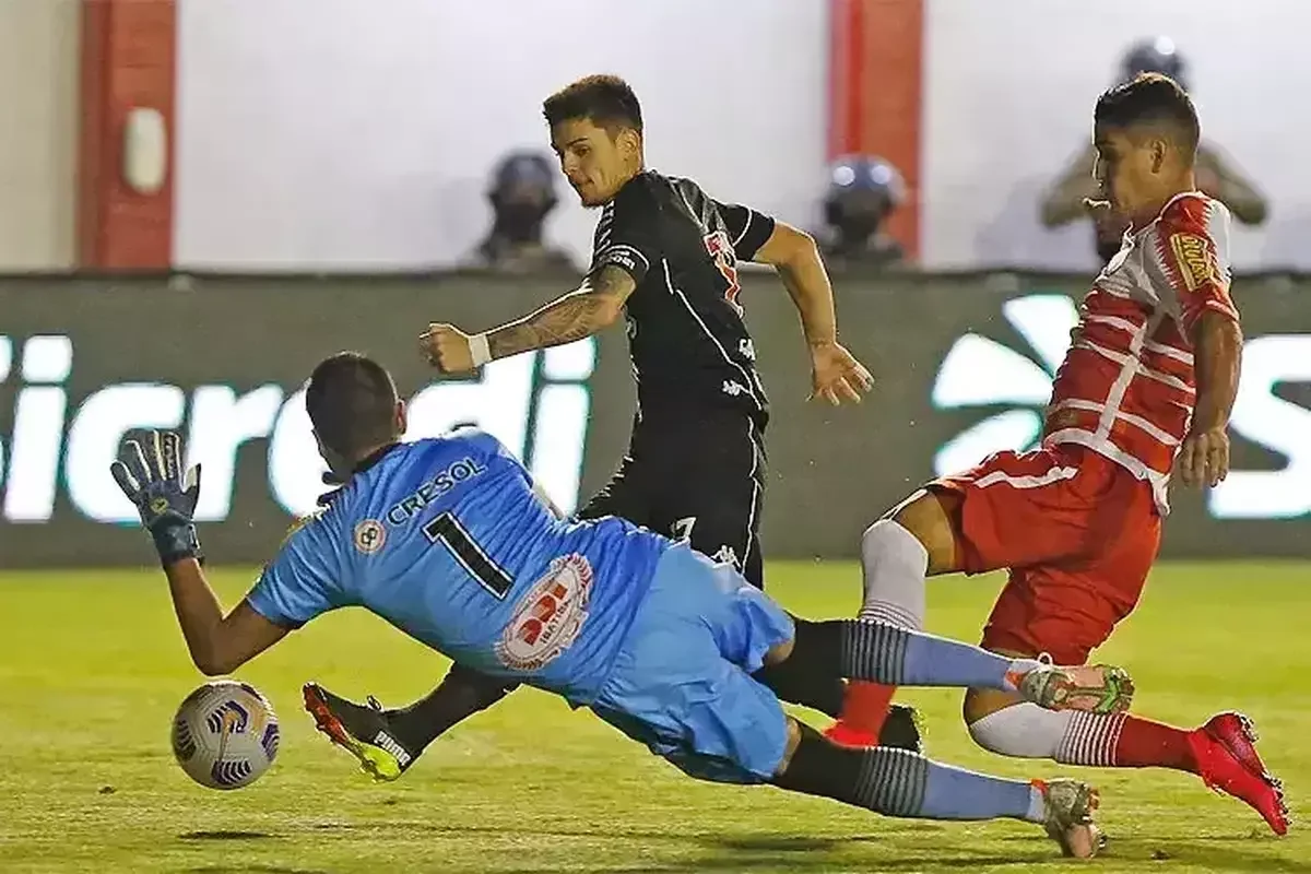 2021 - Na segunda fase, foi a vez do Tombense ser eliminado pelo Vasco na Copa do Brasil. O time carioca venceu por 2 a 1 e avanou.