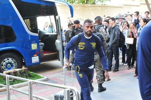 Delegao do Equador desembarcou nesta tera-feira em Belo Horizonte, onde estrear na Copa Amrica
